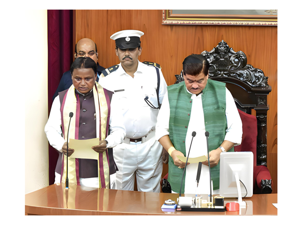 Mohan Charan Majhi and BJD Chief Naveen Patnaik take oath