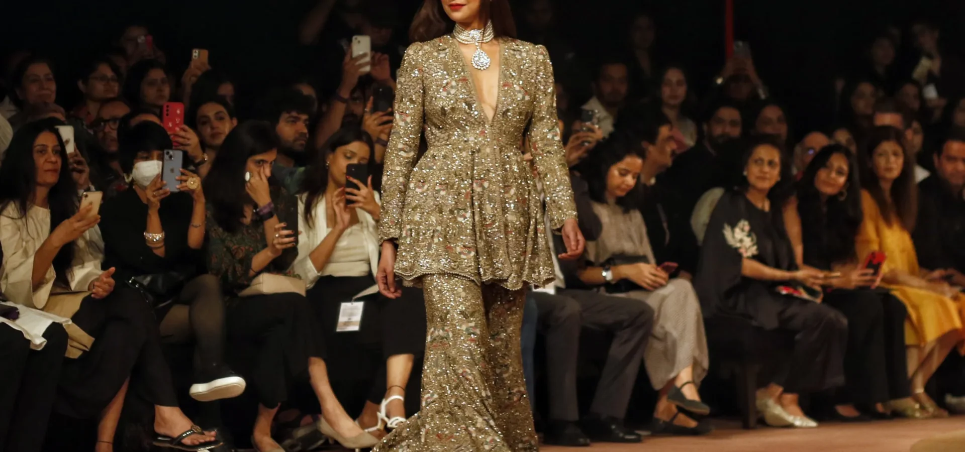 India Couture Week 2024 is in full swing, showcasing exquisite designs from leading fashion houses. Following the stunning appearances of Malaika Arora and Aditya Roy Kapur, Aditi Rao Hydari stole the spotlight as she graced the runway for Jayanti Reddy’s collection, “Evocative Nawabi Canvas.”