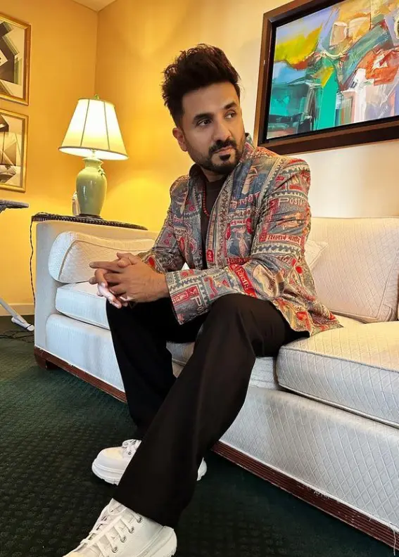 "Vir Das Becomes First Indian to Host International Emmy Awards; Hrithik Roshan and Dia Mirza Praise His Achievement"