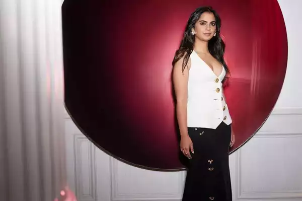 Isha Ambani Stuns in a ₹9 Lakh Black-and-White Ensemble Alongside Gauri Khan and Ananya Panday
