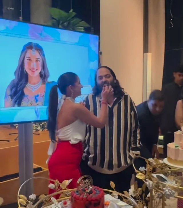 Radhika Merchant Ambani Celebrates Birthday with MS Dhoni, Ranveer Singh, Aryan & Suhana Khan; Orry Shares a Video